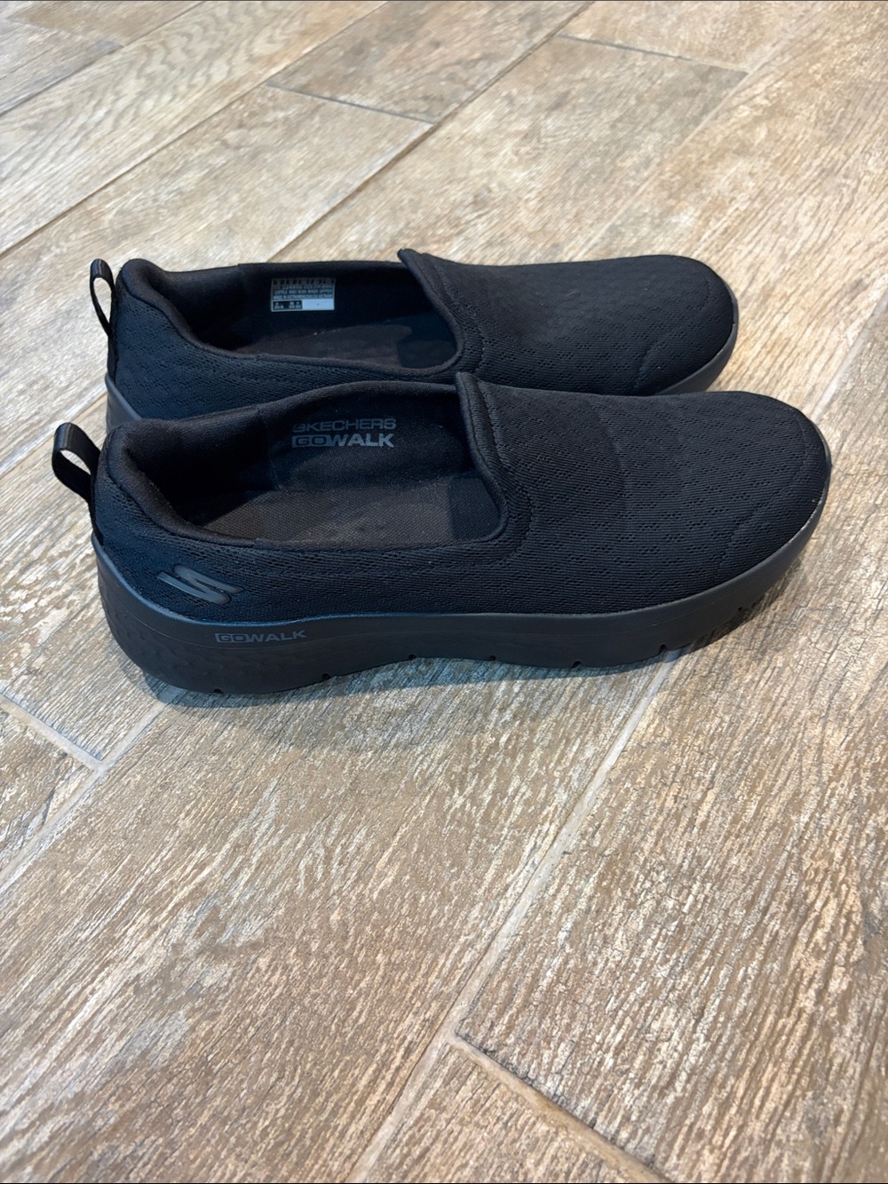Skechers GOwalk Women’s Black Slip-On Casual Walking Shoes size 9